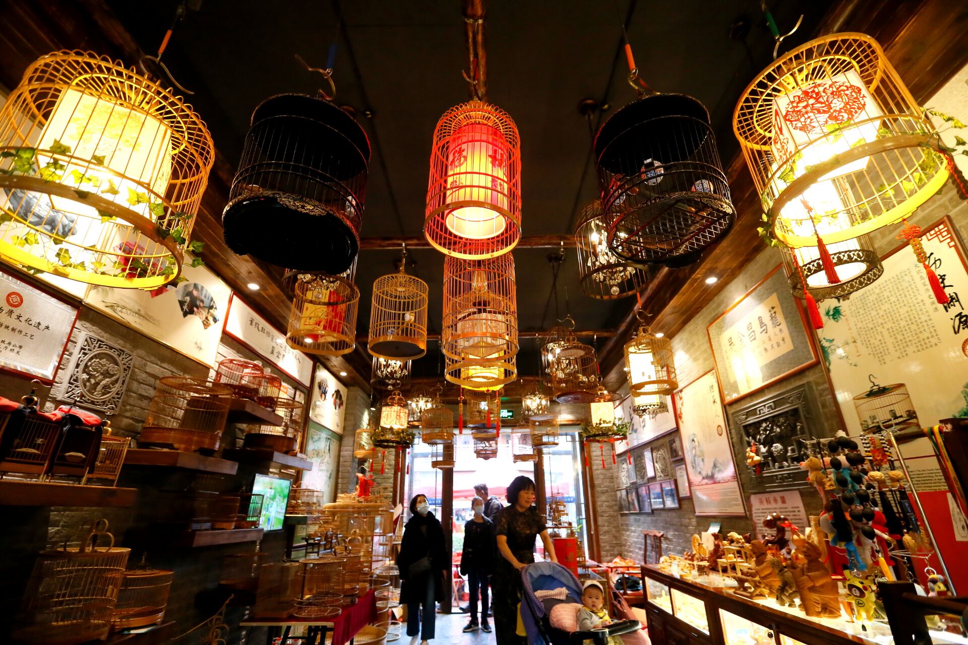 "双节"秋夜,古城如画