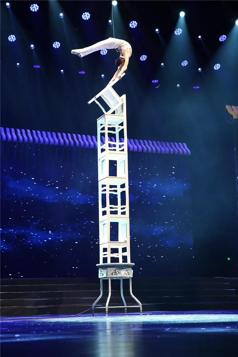 2020山东新年文艺晚会杂技魔术专场华丽呈现
